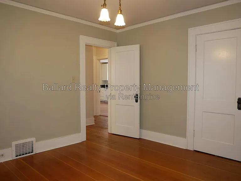6235 22nd Ave NE — Photo 16