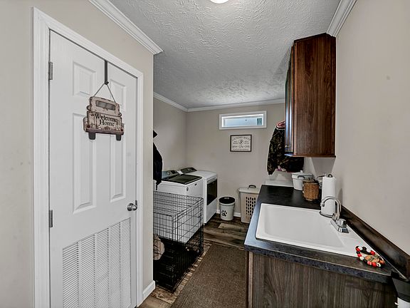 5th image of 129 Spruce Valley Ln