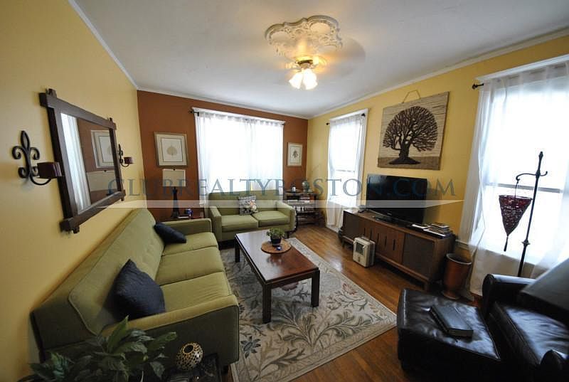 2nd image of 7 Dunboy St