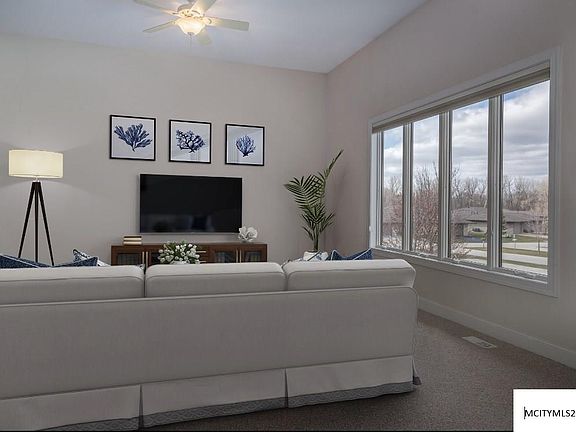 4th image of 402 River Bend Dr