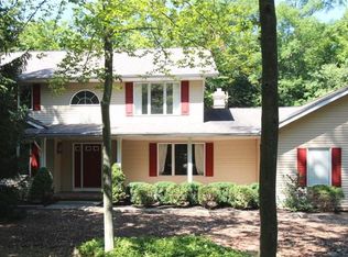 8212 Timber Trl, Chagrin Falls, OH 44023