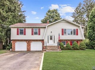 95 Alexander Ave, Pompton Plains, NJ