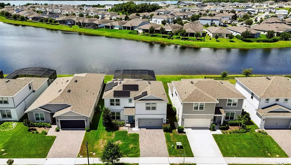 5 bed, 4.0 bath, 2904 sqft, $4,450 — Photo 2