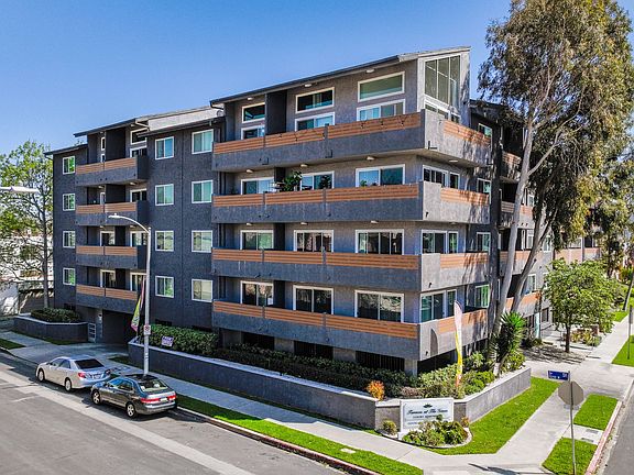 4th image of 110 S Sweetzer Ave APT 112