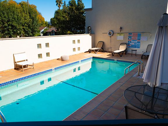 4th image of 13830 Moorpark St APT 101