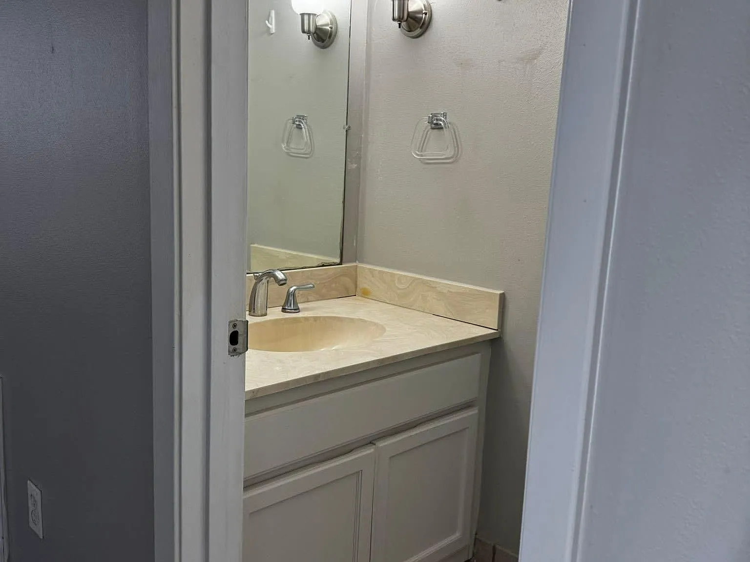 2 bed, 1100 sqft, $1,495 — Photo 4