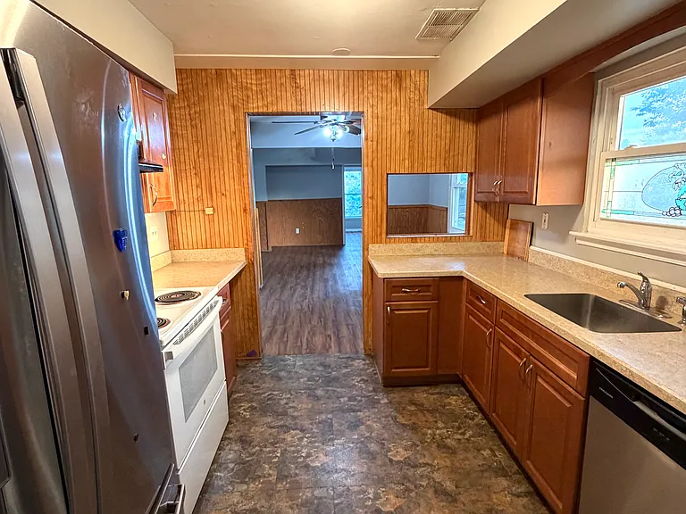 788 Maplecrest Rd — Photo 5