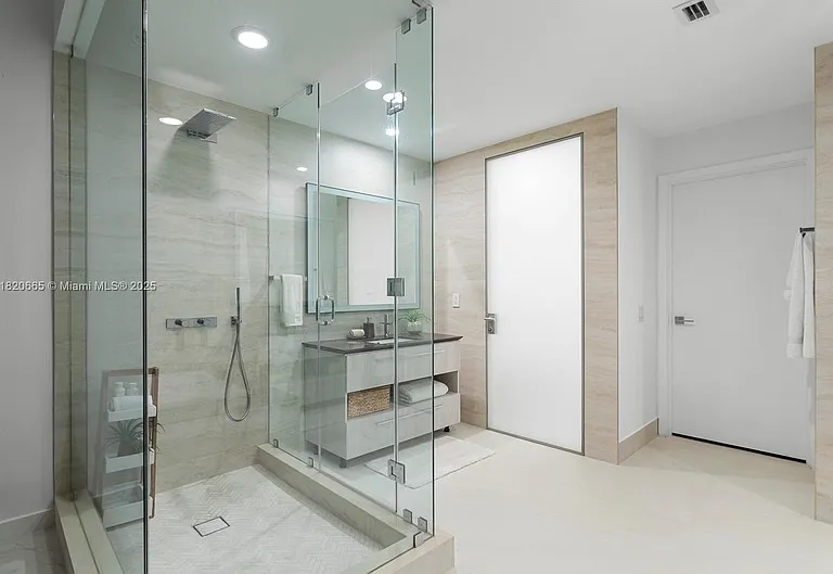 3131 NE 7th Ave #3131 — Photo 11