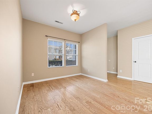 4th image of 621 Rook Rd