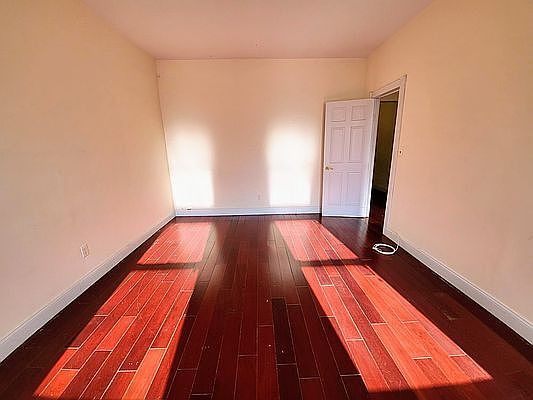 2nd image of 137 E 29th St #6X