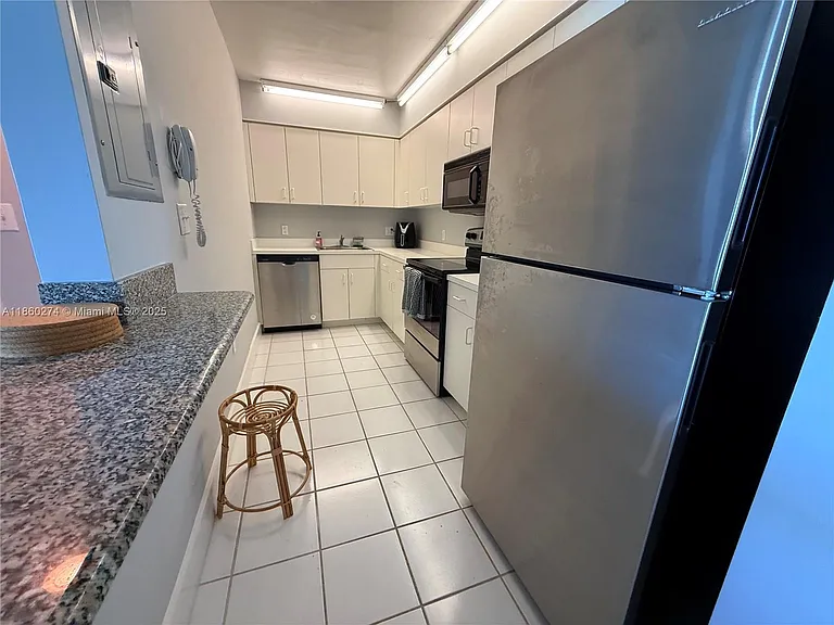 800 Claughton Island Dr #703 — Photo 5