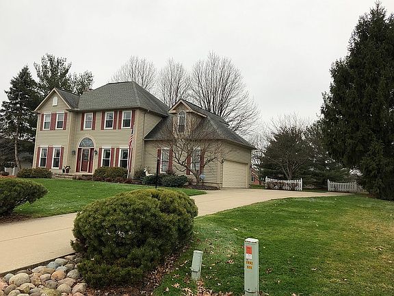 2nd image of 7596 Lakedge Ct