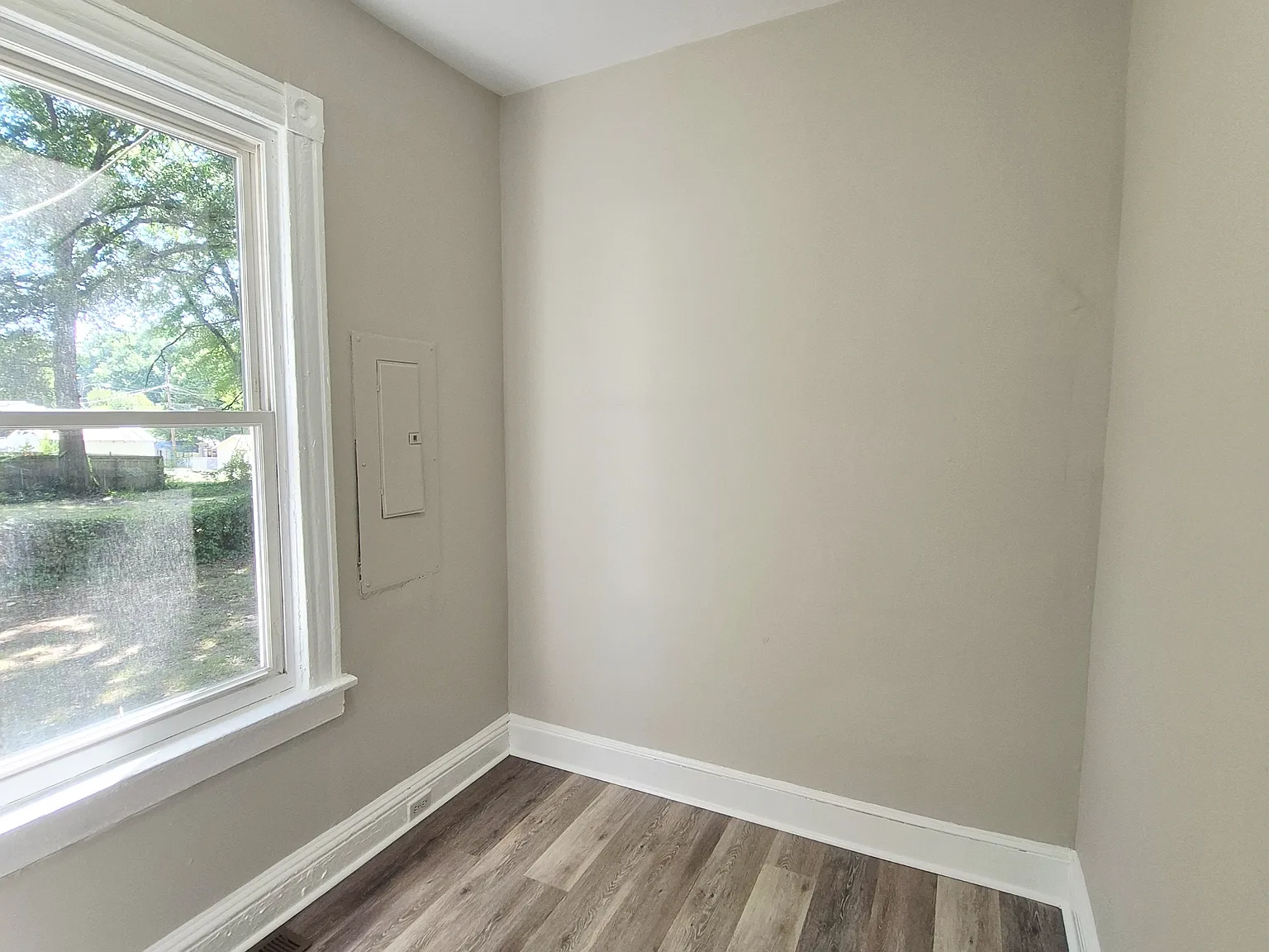 3209 3rd Ave — Photo 3