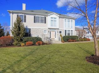 36 Schweinberg Dr, Roseland, NJ 07068