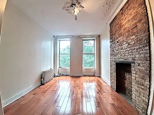 4th image of 123 Tompkins Ave APT 3R