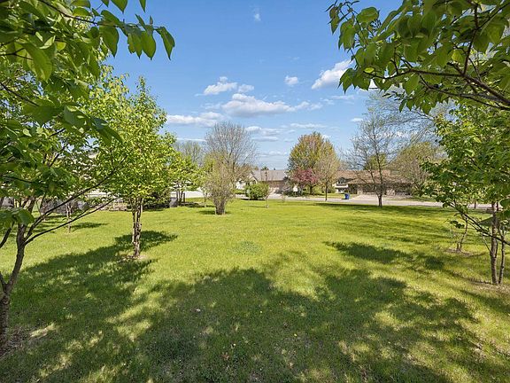2nd image of 1716 Southwood Trl