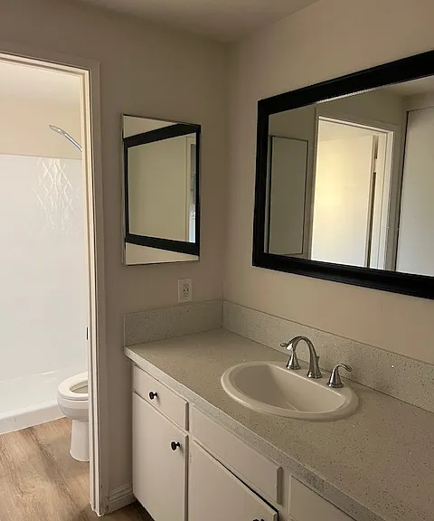522 La Verne St #19 — Photo 4