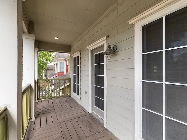 821 W 26th St — Photo 22