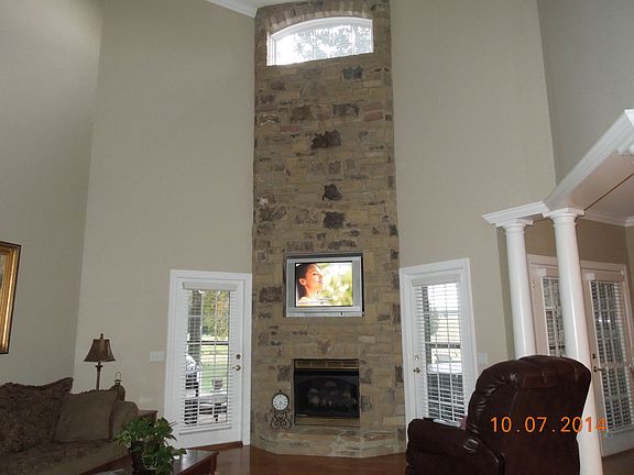 5th image of 245 Cheshire Ln