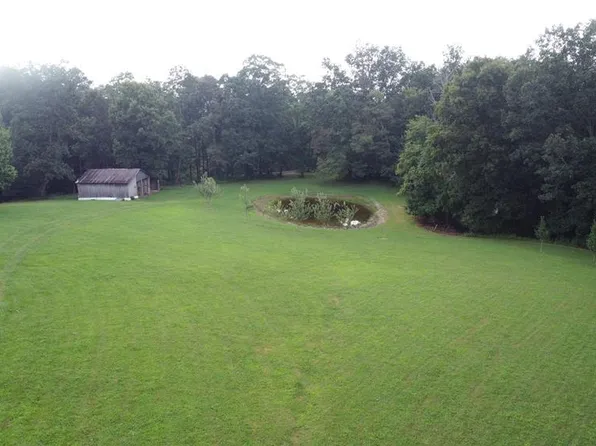 1323 Bee Rock Rd, Monterey, TN 38574