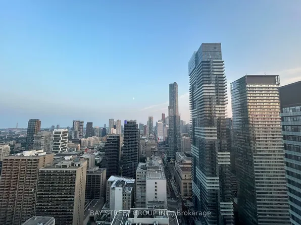 501 Yonge St, Toronto, ON