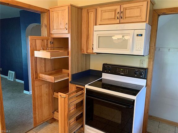 4th image of 3189 Oakwood Dr