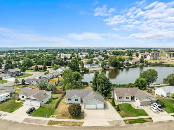 2009 Lakeside St NW, Minot, ND 58703