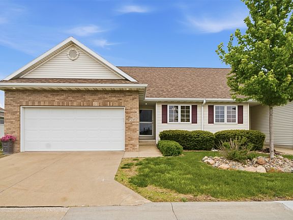 2nd image of 729 SE Ponds Edge Cir