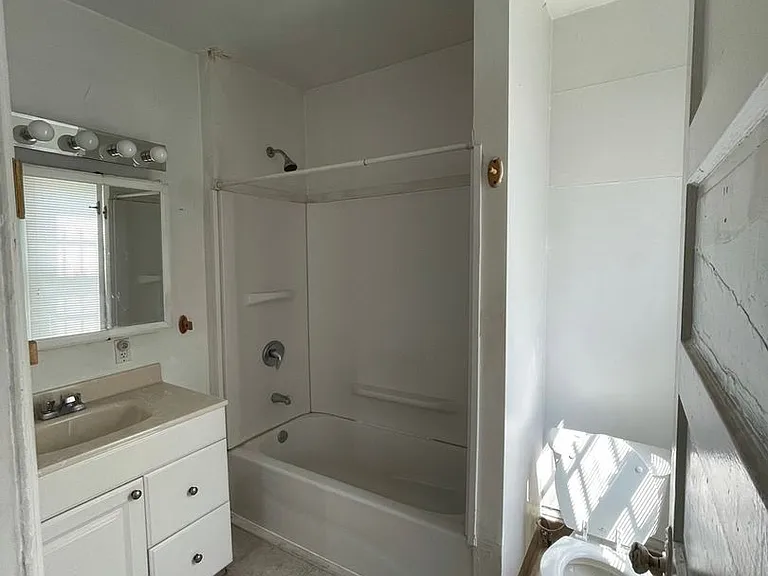231 Ashworth Pl #1 — Photo 10