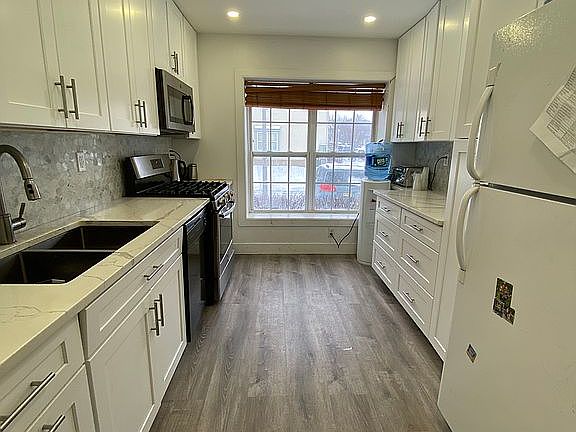 4th image of 168 Marian Ct