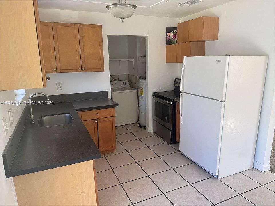 1st image of 136 NW 14th Way