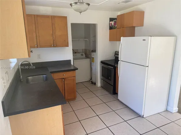 136 NW 14th Way, Dania, FL 33004