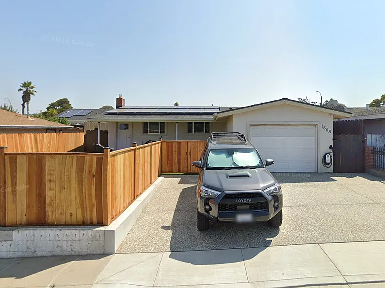 1668 Luxton St — Photo 1