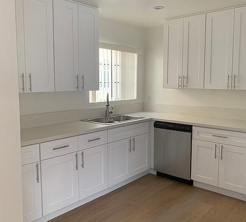 4th image of 460 Myrtle St APT 225