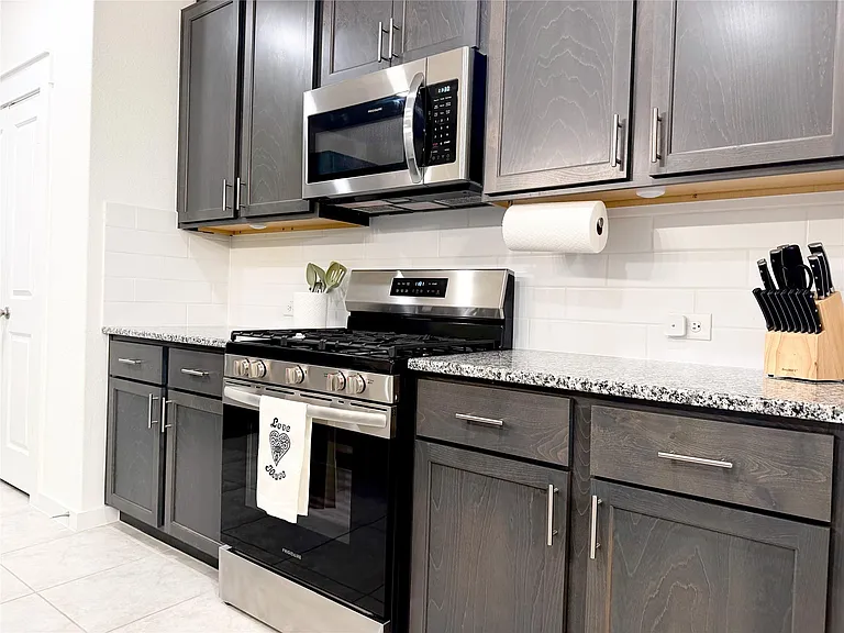4724 Peony Green Dr — Photo 16