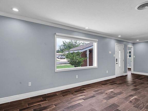 4th image of 2502 Larry Dr