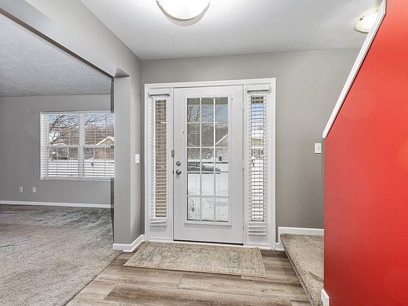 2nd image of 872 Sunrise Ln NW