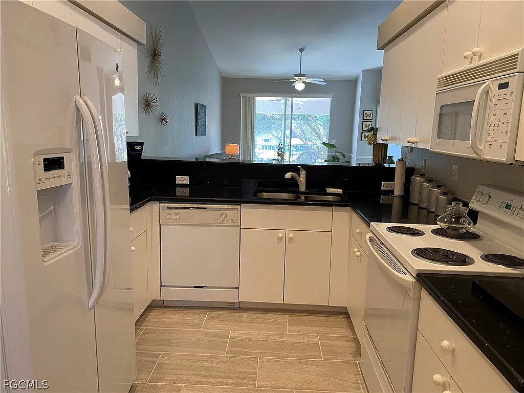 2 bed, 2.0 bath, 1237 sqft, $4,200 — Photo 4