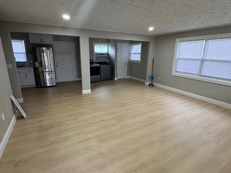 4910 Huppel Ave — Photo 22