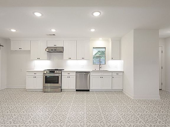 4th image of 1708 Avenue E