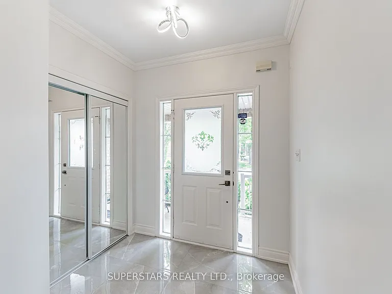 71 Landsdown Cres — Photo 3