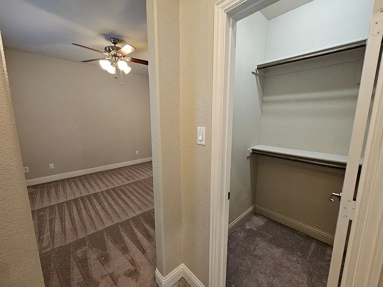 988 Shadyside Ln — Photo 38