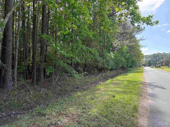 Riola Pl, Pensacola, FL 32506