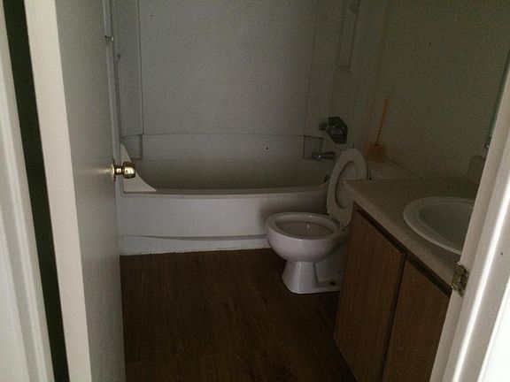 5th image of 2118 W Belmont Ave APT 103