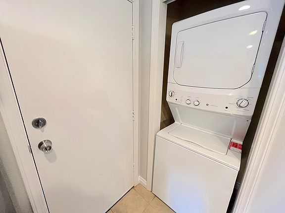5th image of 1101 S 38th St Unit D