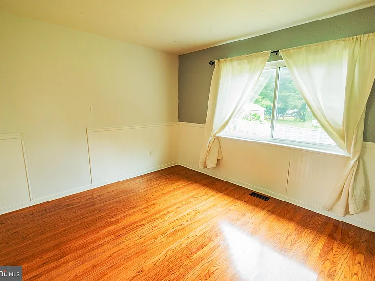 300 Macclelland Ave — Photo 13