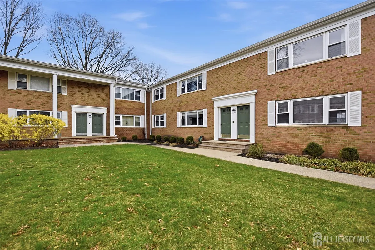 Building Photo - 160 Evergreen Rd #14A