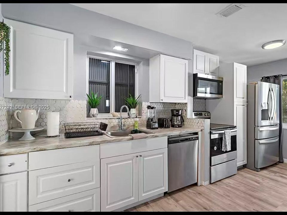 1st image of 420 SE 9th Ct #1-2