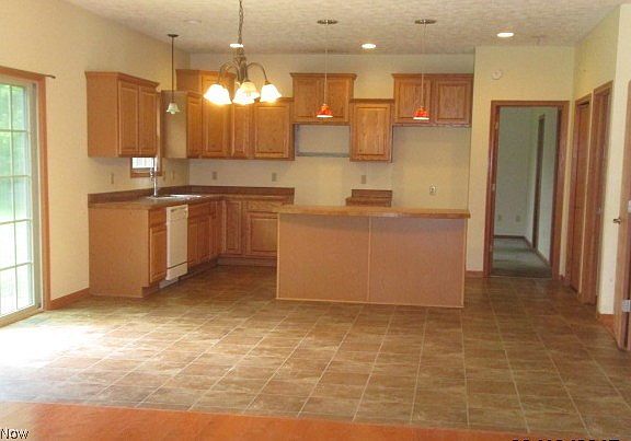 3rd image of 3025 Oak Street Ext