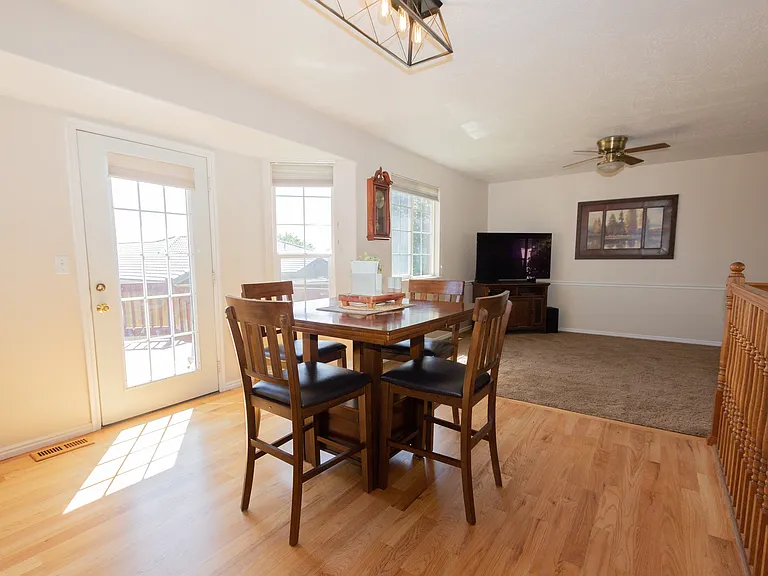 1452 Mountain Rd — Photo 10